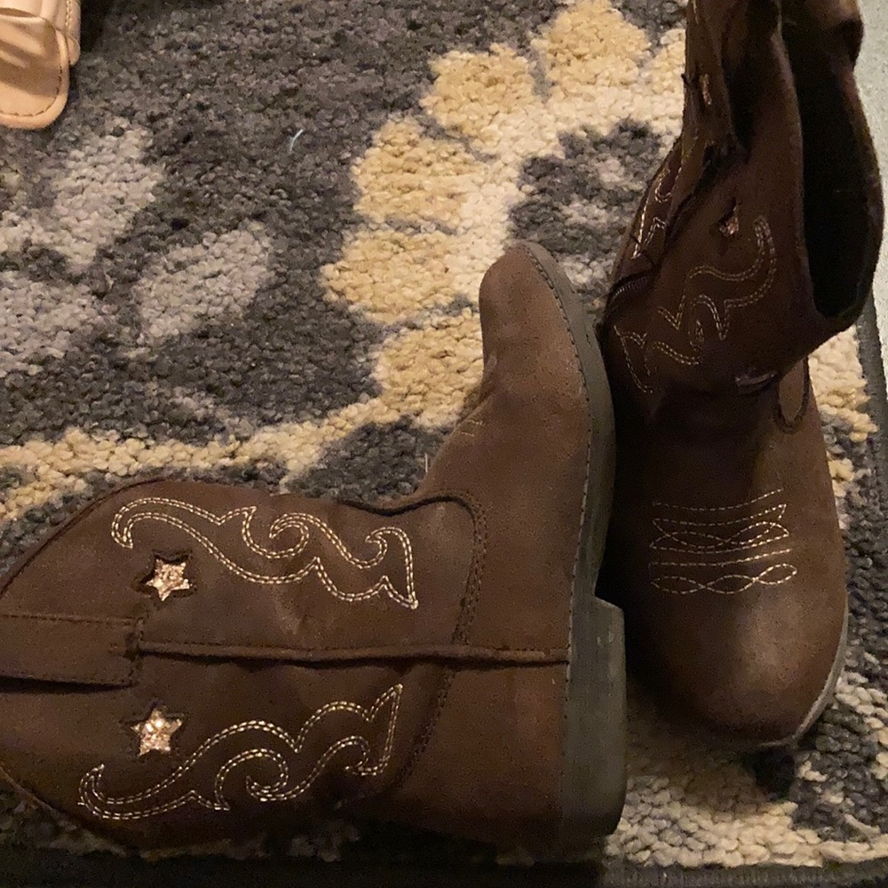 Western boots with glitter stars